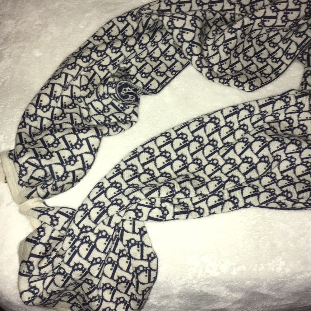 Dior Double Sided Scarf! - Picture 4 of 4